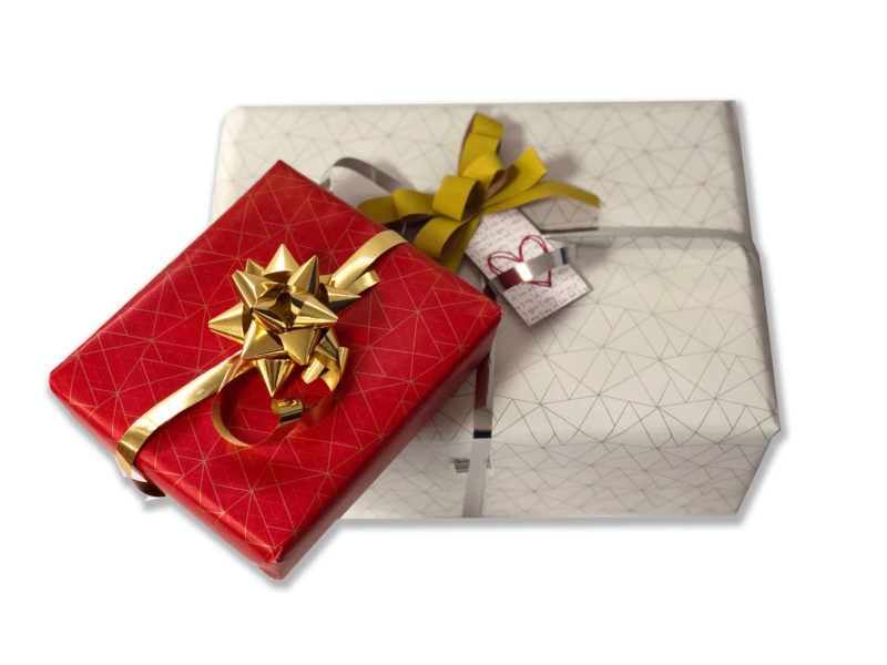 regalo-san-valentin-papel blanco y rojo con triangulos